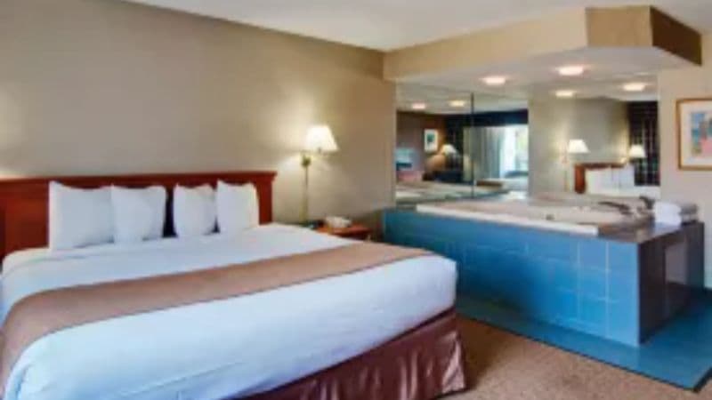Quality Inn Jacuzzi room