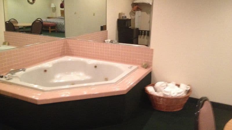 Quality Inn New Martinsville Jacuzzi room
