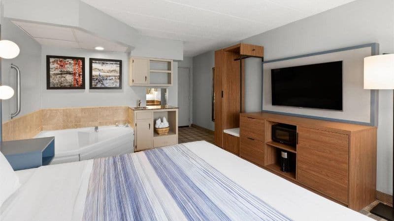 AmericInn by Wyndham Chippewa Falls hotel photo 5