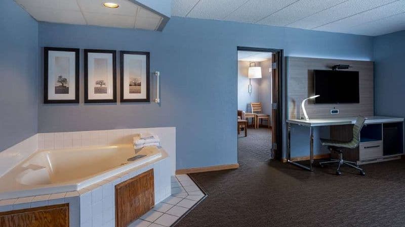 AmericInn by Wyndham Eau Claire Jacuzzi room