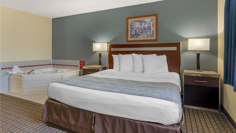 Best Western Maritime Inn Jacuzzi room