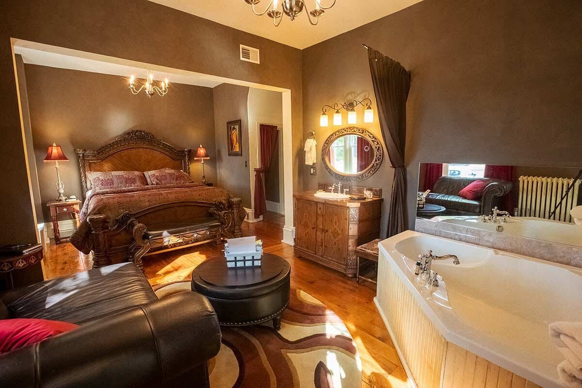 Braywood Inn Jacuzzi room
