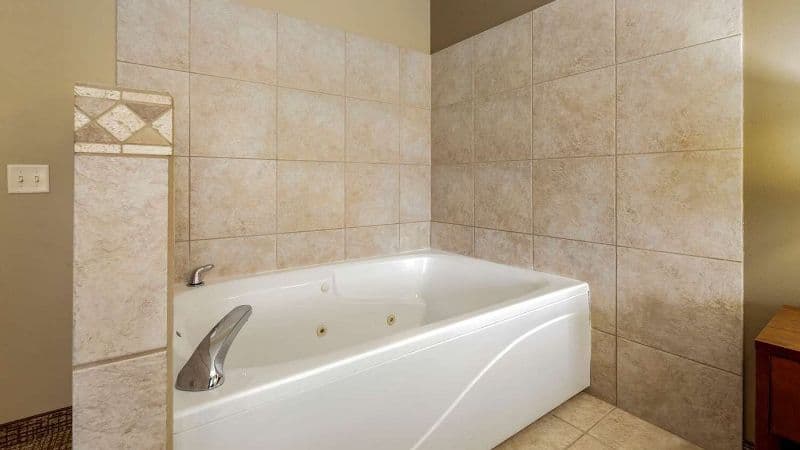Comfort Inn Plover-Stevens Point Jacuzzi room