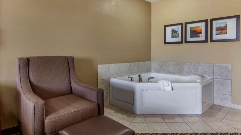 Comfort Suites Delavan – Lake Geneva Area hotel photo 2
