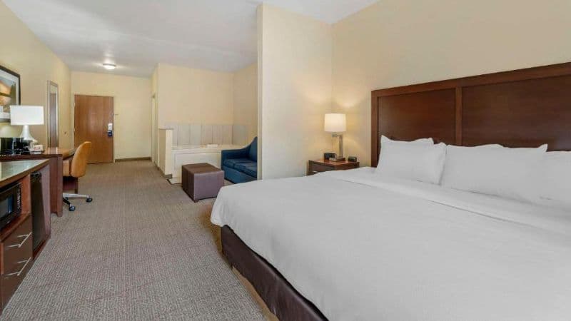 Comfort Suites Lake Geneva East hotel photo 2