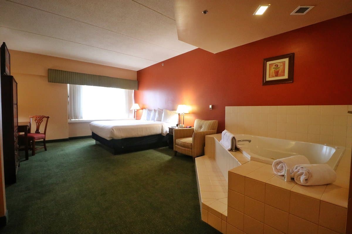 Hotel Mead & Conference Center Jacuzzi room