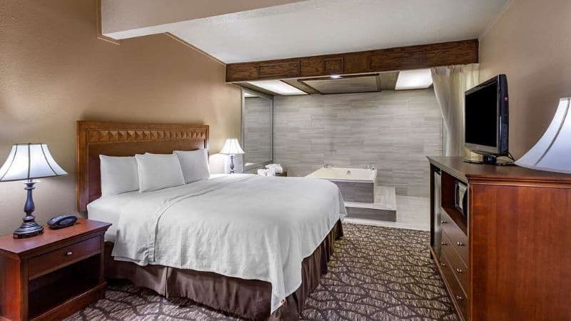 Best Western Dunmar Inn Jacuzzi room