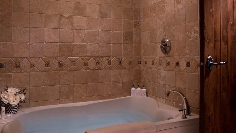 Teton Mountain Lodge & Spa Jacuzzi room