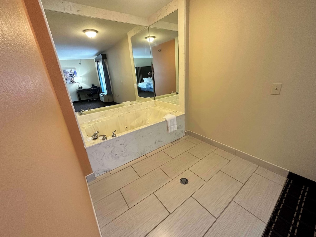 Best Western Plus Bass Hotel & Suites - Photo 1