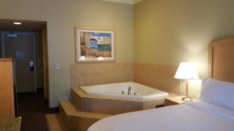 Holiday Inn Express & Suites Vacaville, an IHG Hotel