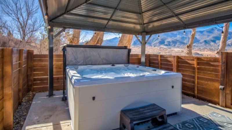 Kings Hideaway! Apartment w Hot Tub & Scenic View