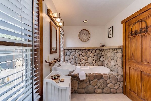 Minturn Inn