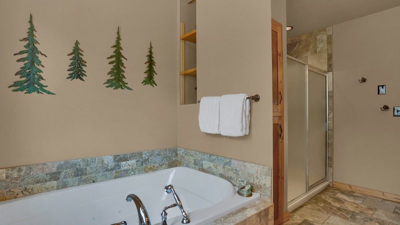 Pikes Peak Guest Cabin at Rocky Mountain Lodge