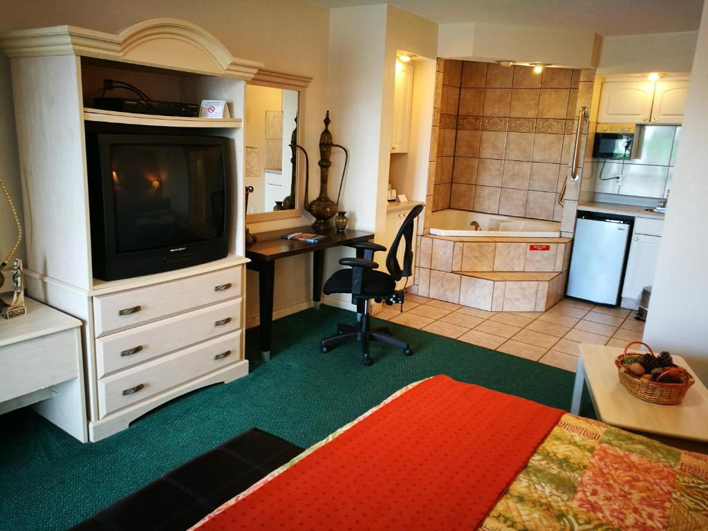Merida Inn & Suites