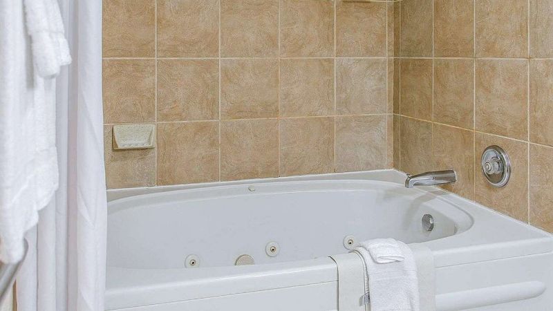 Quality Inn & Suites photo 1