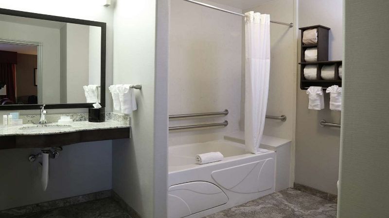 Comfort Inn Joliet West I-80 - King Suite with In-Room Whirlpool Tub