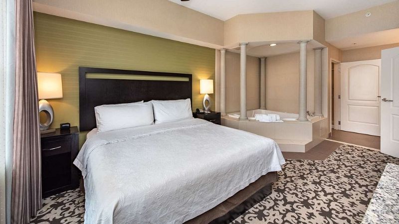 Motel 6 Naperville - King Suite with In-Room Whirlpool Tub