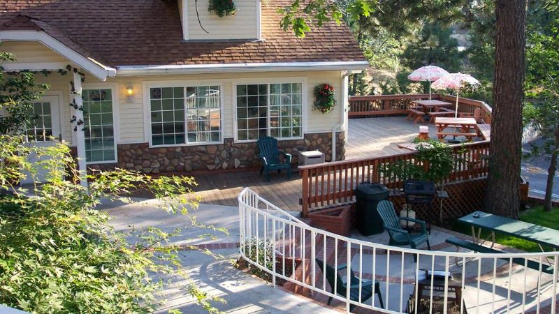 Inntiquity, A Country Inn - King Suite with In-Room Whirlpool Tub
