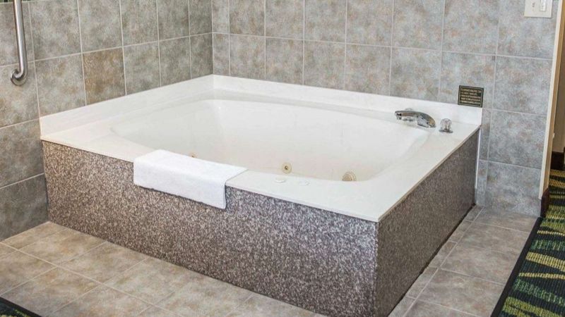 Quality Inn & Suites South Bend Airport photo 1