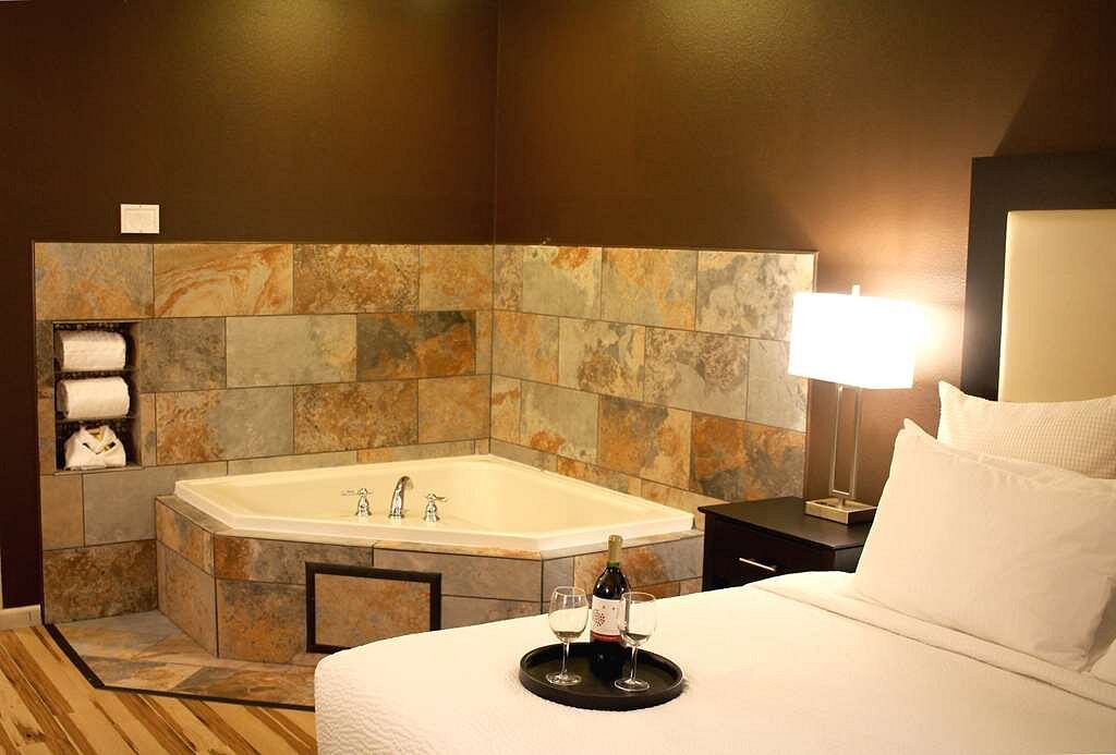 Best Western Plus Des Moines West Inn & Suites