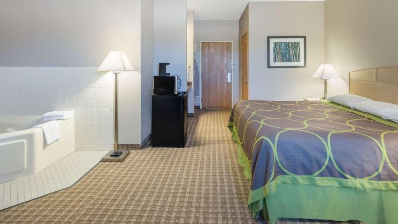 Super 8 by Wyndham Carroll/East