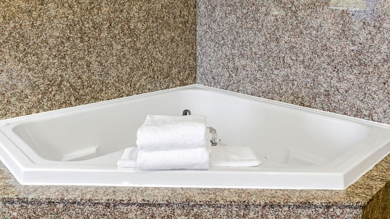 Comfort Inn & Suites Lawrence – University Area
