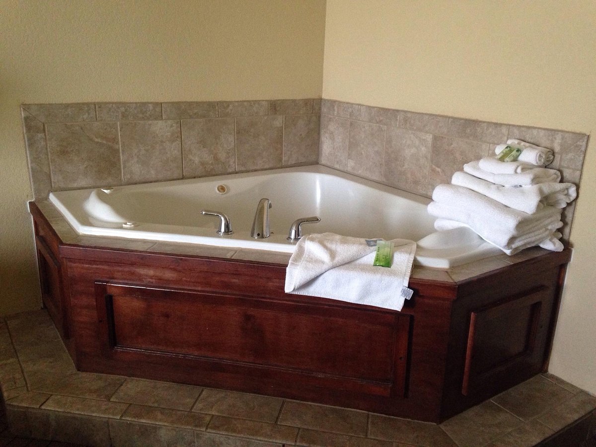 Holiday Inn Express & Suites El Dorado, KS, an IHG Hotel photo 1