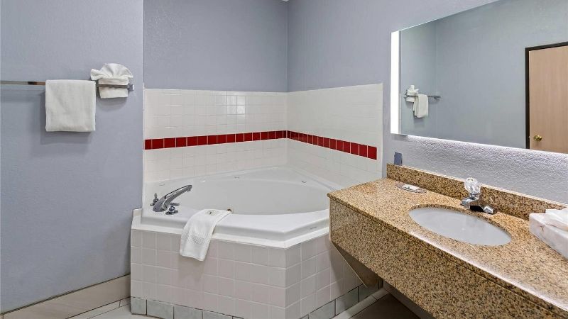 Quality Inn & Suites Manhattan