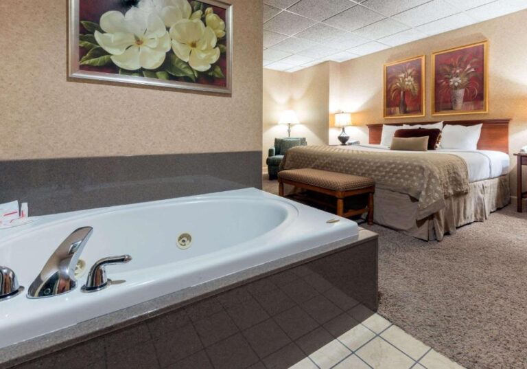 Ramada by Wyndham Topeka Downtown Hotel & Convention Center