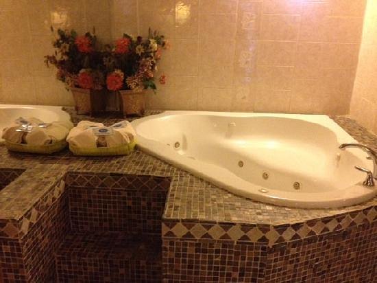 Virginia Inn – Lawrence, KS