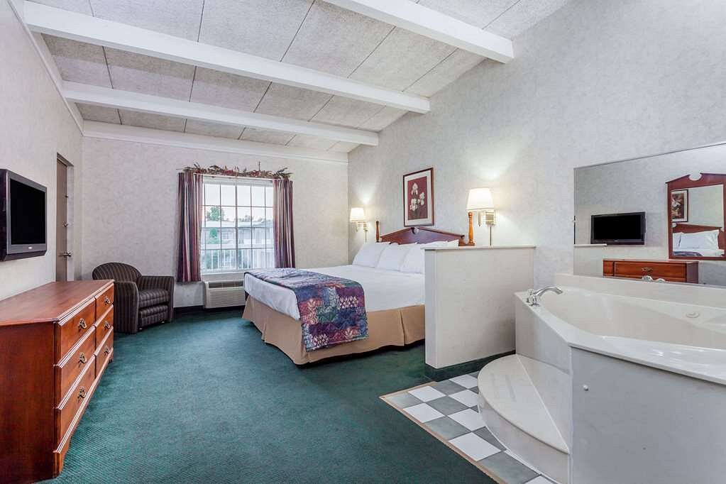 Days Inn & Suites by Wyndham Lexington