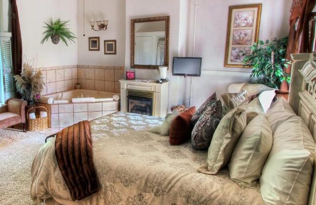 Maple Hill Manor Bed & Breakfast