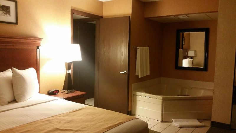 Country Inn & Suites by Radisson, Traverse City, MI photo 1