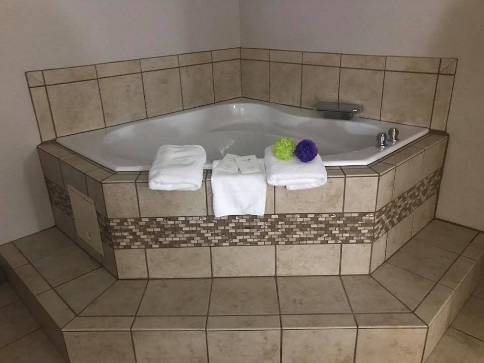 Country Inn & Suites by Radisson, Fergus Falls, MN
