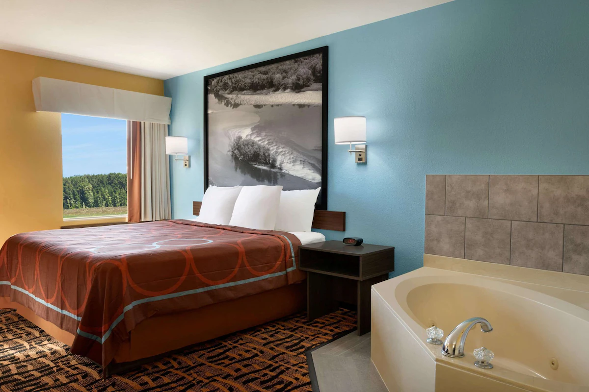Super 8 by Wyndham Olive Branch photo 1