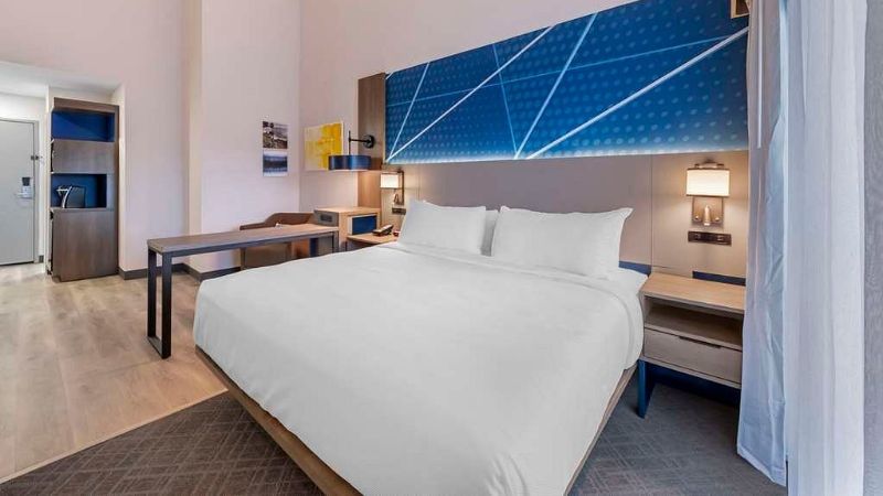 Best Western St. Louis Inn - King Suite with In-Room Whirlpool Tub