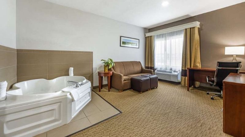 Comfort Suites Omaha East-Council Bluffs photo 1