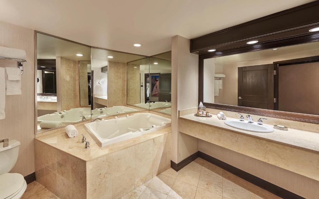 TI – Treasure Island Hotel & Casino