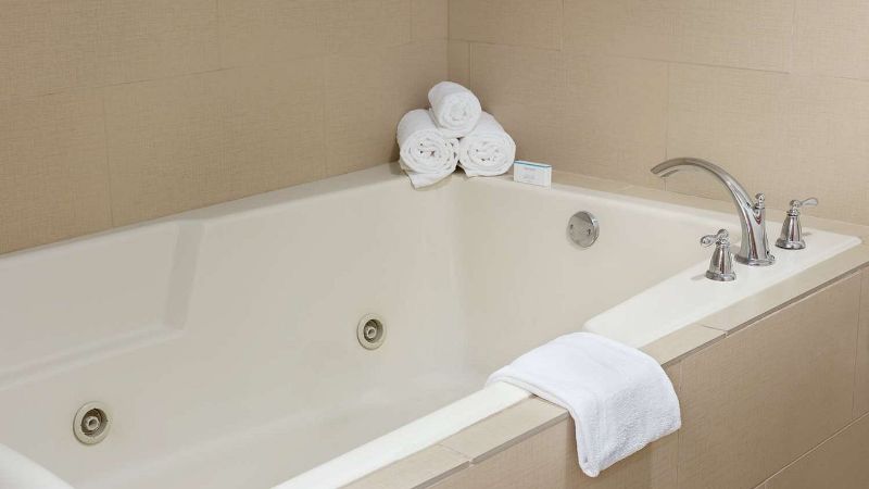 Hampton Inn & Suites Manchester-Bedford photo 1