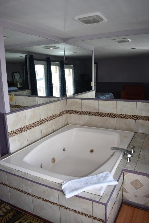 Regal Inn of Hampton Beach photo 1