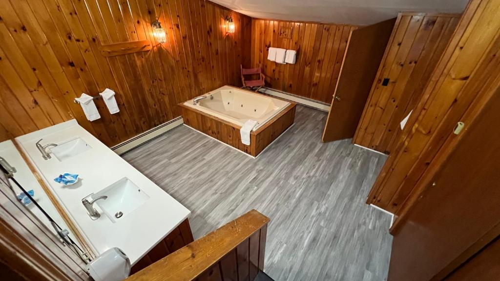 Travelodge by Wyndham Lincoln Near White Mountain photo 1