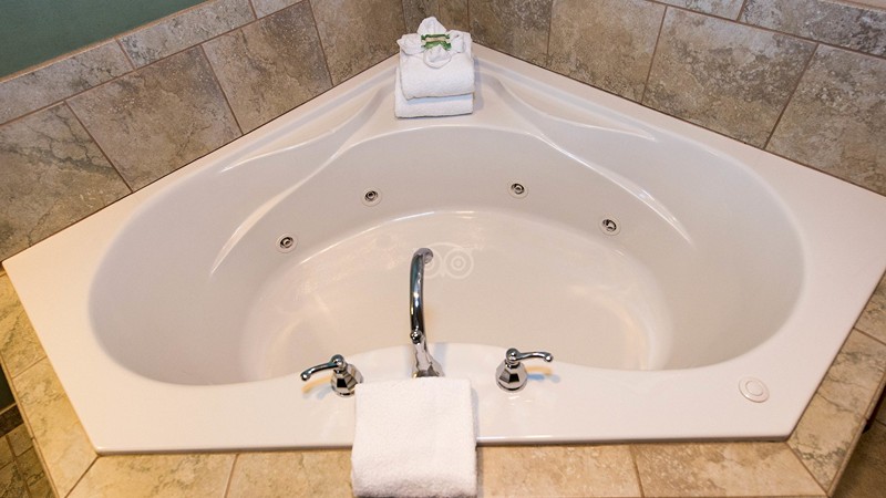 Country Inn & Suites by Radisson, Asheville West, NC - King Whirlpool Suite
