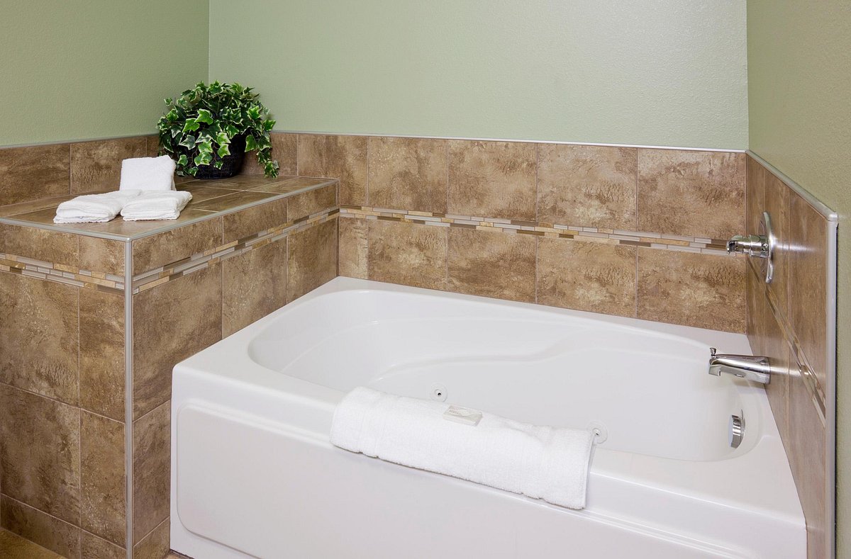 Grand Forks Lodge and Suites photo 1