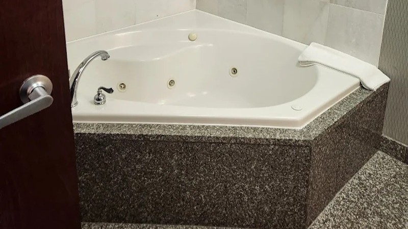 Drury Inn & Suites Columbus Grove City - Room with Private Spa Bath