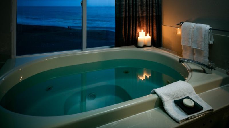 Beachfront Inn - Room with Private Spa Bath