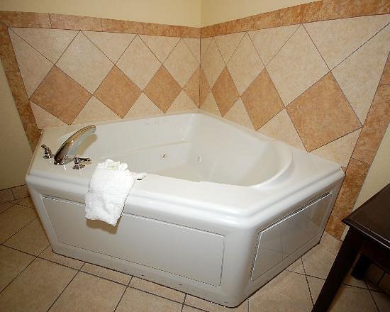 Comfort Suites Eugene - Room with Private Spa Bath