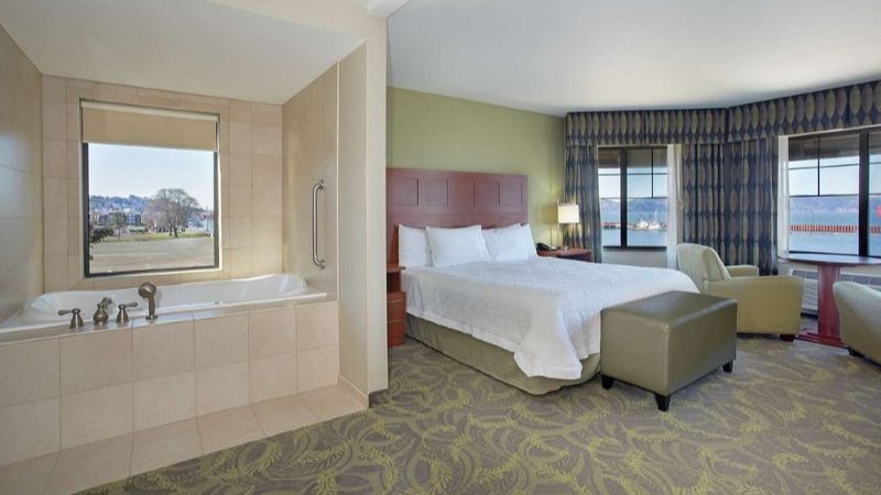 Hampton Inn & Suites Astoria