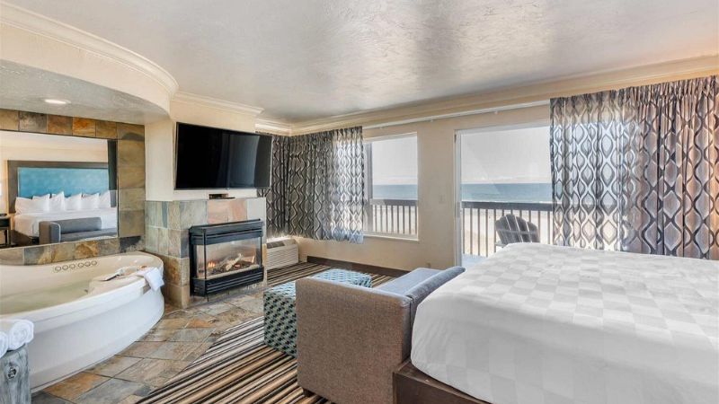 Lincoln Sands Oceanfront Resort, Ascend Hotel Collection