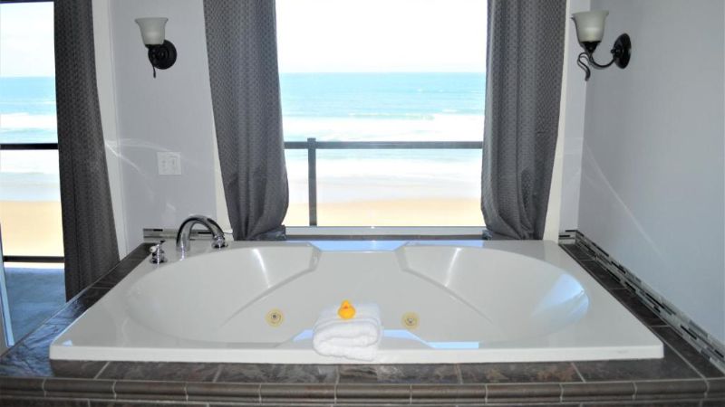 Starfish Manor Oceanfront Hotel