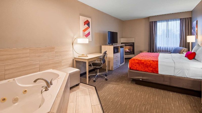 Best Western Plus New Cumberland Inn & Suites